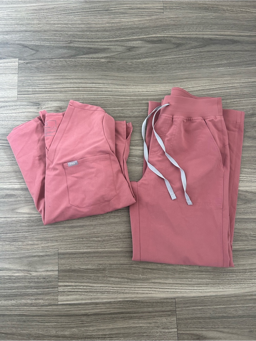 Figs Women's Scrub Top and Jogger Set - Dusty Rose